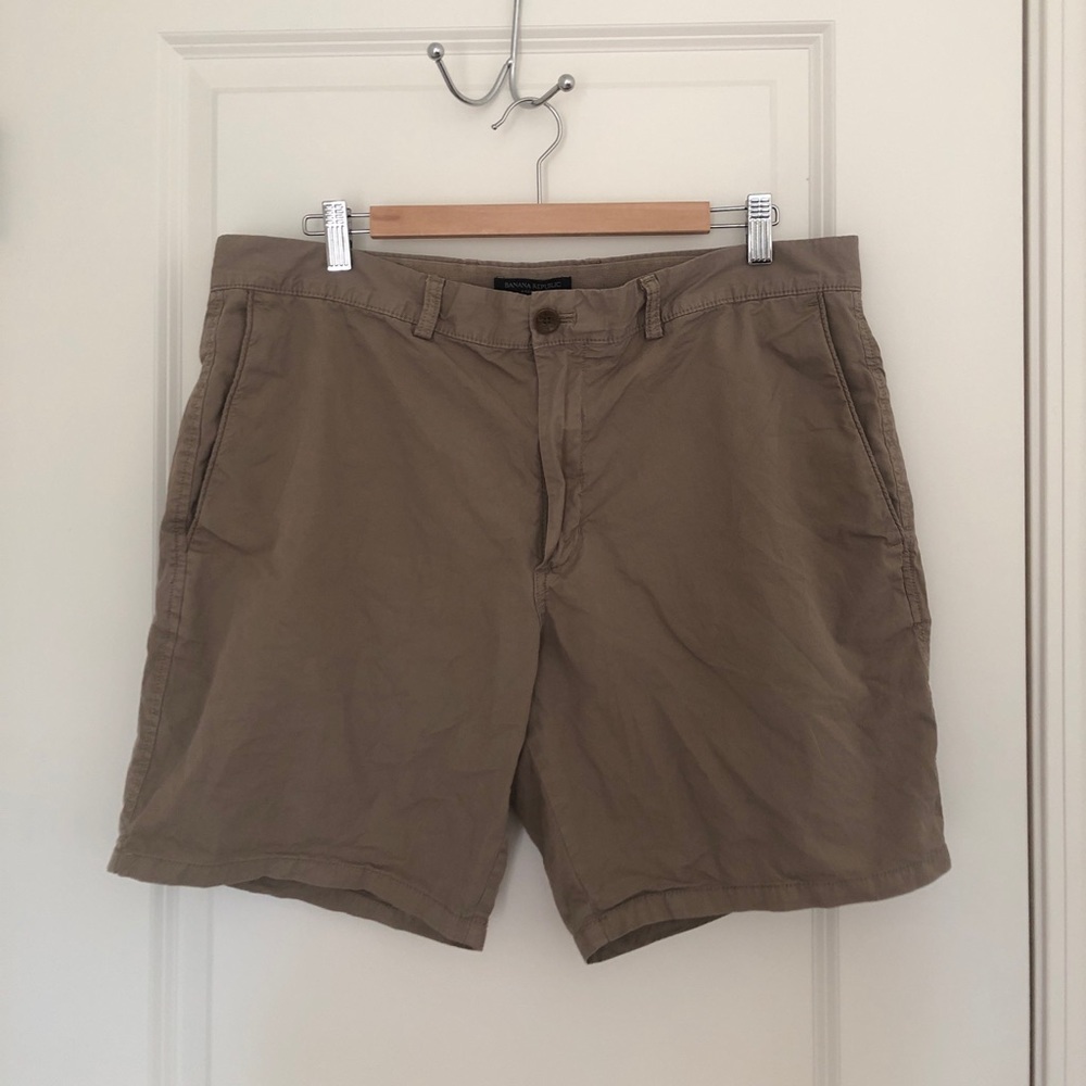 Banana Republic Aiden Khaki Shorts